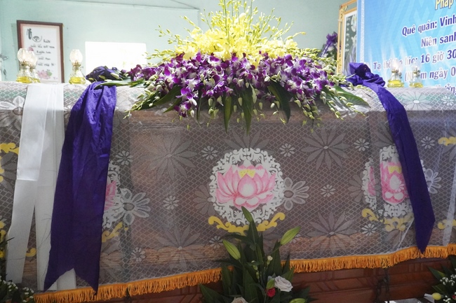 Visiting Upāsaka Nhuan Tin Funeral