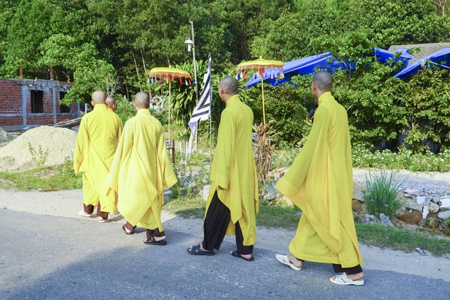 Visiting Upāsaka Nhuan Tin Funeral