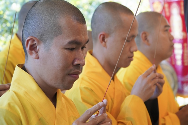 Visiting Upāsaka Nhuan Tin Funeral