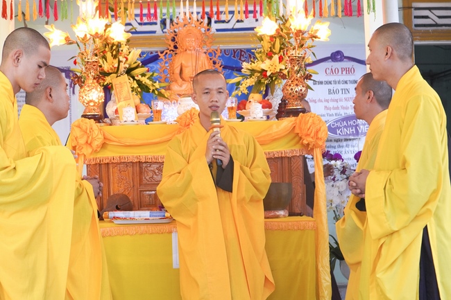 Visiting Upāsaka Nhuan Tin Funeral