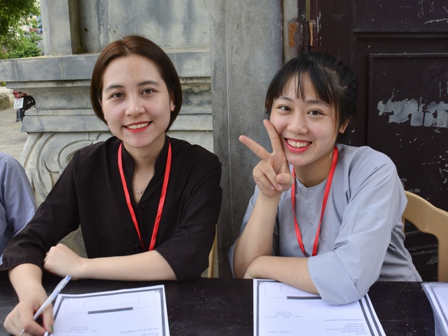 The Retreat Meditating - Reciting the Buddha's name for three days at Tay Khanh pagoda