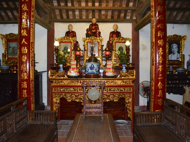 The Retreat Meditating - Reciting the Buddha's name for three days at Tay Khanh pagoda