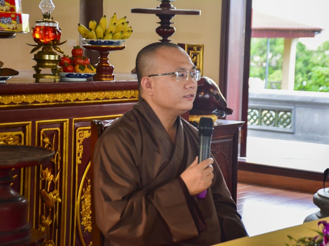 The Retreat Meditating - Reciting the Buddha's name for three days at Tay Khanh pagoda