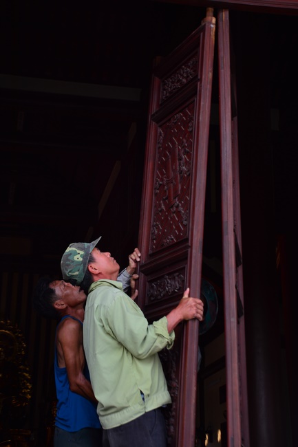 The Retreat Meditating - Reciting the Buddha's name for three days at Tay Khanh pagoda