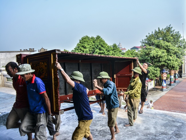 The Retreat Meditating - Reciting the Buddha's name for three days at Tay Khanh pagoda