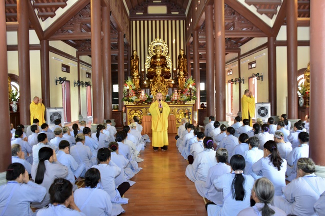 The first day cultivation of meditating - reciting the Buddha's name at Tay Khanh Pagoda