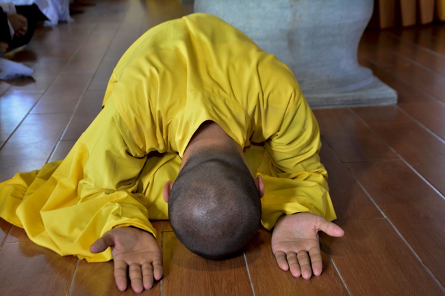 The first day cultivation of meditating - reciting the Buddha's name at Tay Khanh Pagoda