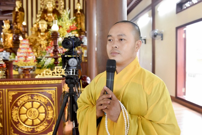 The first day cultivation of meditating - reciting the Buddha's name at Tay Khanh Pagoda