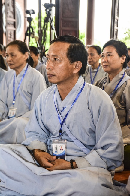 The first day cultivation of meditating - reciting the Buddha's name at Tay Khanh Pagoda