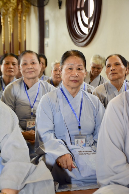The first day cultivation of meditating - reciting the Buddha's name at Tay Khanh Pagoda