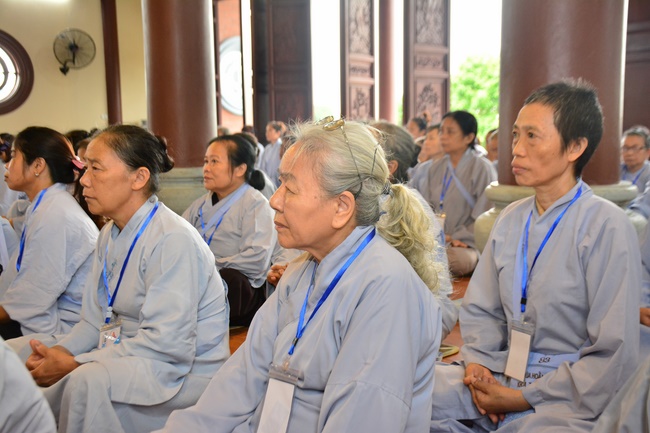 The first day cultivation of meditating - reciting the Buddha's name at Tay Khanh Pagoda