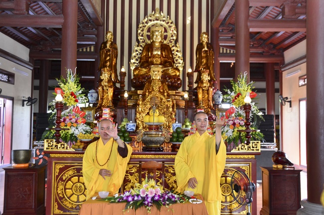 The first day cultivation of meditating - reciting the Buddha's name at Tay Khanh Pagoda