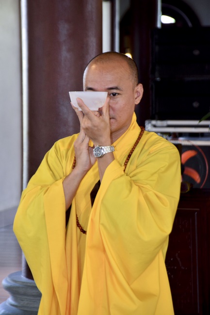 The first day cultivation of meditating - reciting the Buddha's name at Tay Khanh Pagoda