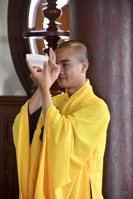 The first day cultivation of meditating - reciting the Buddha's name at Tay Khanh Pagoda