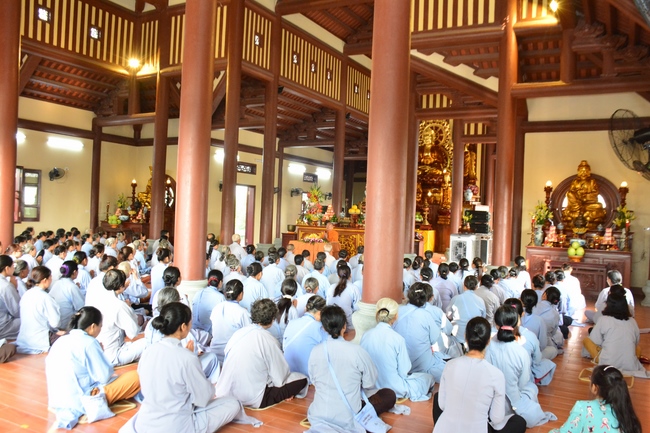 The second cultivation day of three day meditating - reciting the Buddha's name at Tay Khanh Pagoda