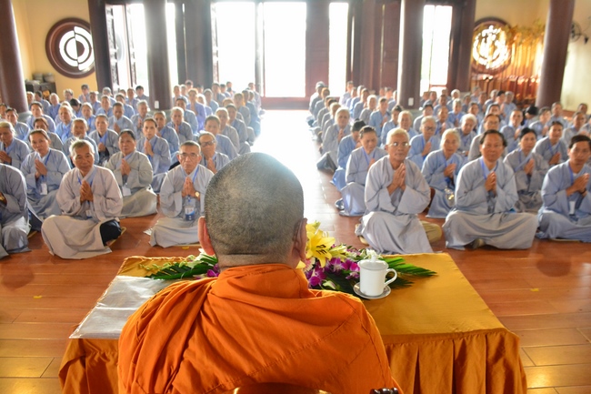 The second cultivation day of three day meditating - reciting the Buddha's name at Tay Khanh Pagoda