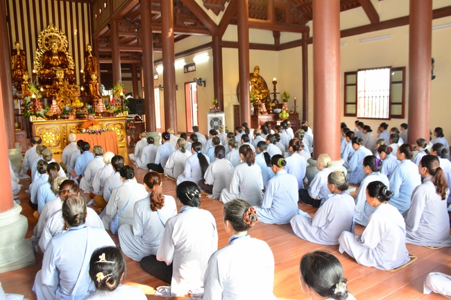 The second cultivation day of three day meditating - reciting the Buddha's name at Tay Khanh Pagoda