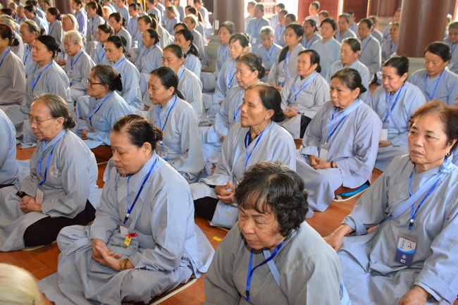 The second cultivation day of three day meditating - reciting the Buddha's name at Tay Khanh Pagoda