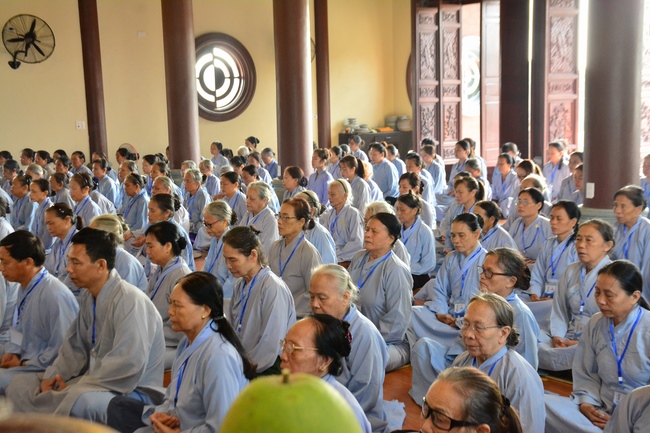 The second cultivation day of three day meditating - reciting the Buddha's name at Tay Khanh Pagoda