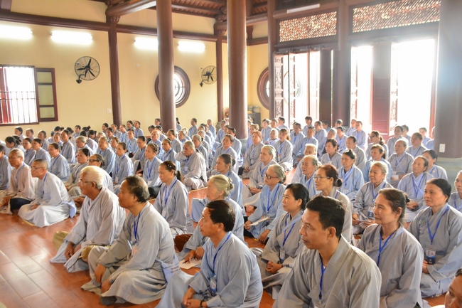The second cultivation day of three day meditating - reciting the Buddha's name at Tay Khanh Pagoda