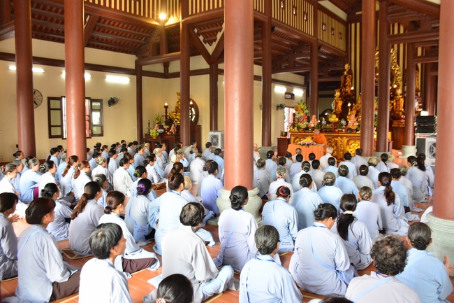 The second cultivation day of three day meditating - reciting the Buddha's name at Tay Khanh Pagoda