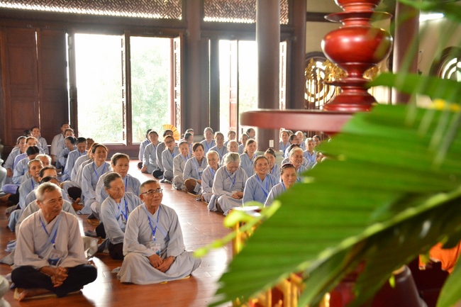 The second cultivation day of three day meditating - reciting the Buddha's name at Tay Khanh Pagoda