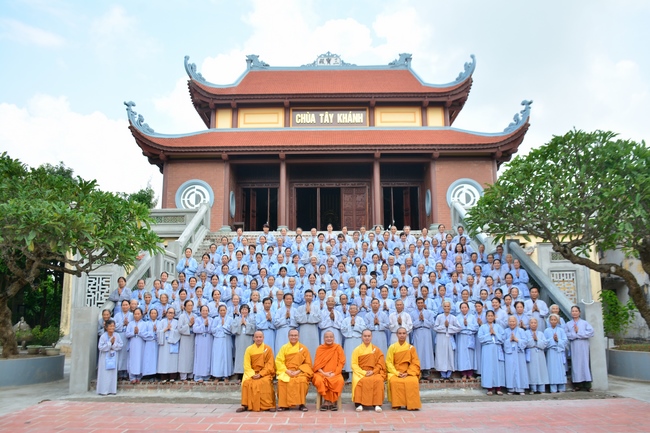 The second cultivation day of three day meditating - reciting the Buddha's name at Tay Khanh Pagoda