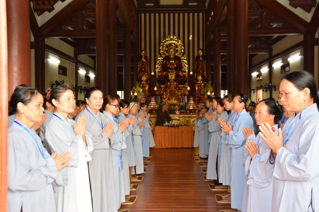 The second cultivation day of three day meditating - reciting the Buddha's name at Tay Khanh Pagoda