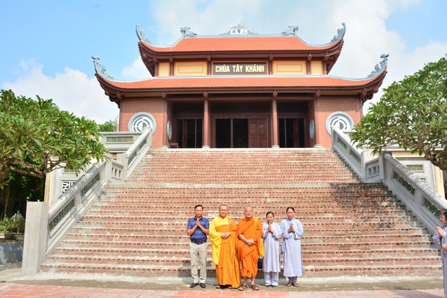 The second cultivation day of three day meditating - reciting the Buddha's name at Tay Khanh Pagoda