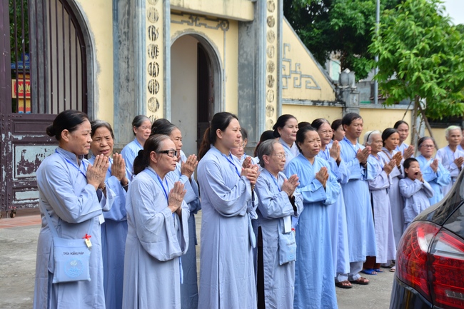The second cultivation day of three day meditating - reciting the Buddha's name at Tay Khanh Pagoda