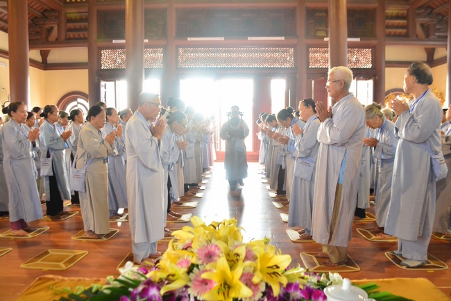 The second cultivation day of three day meditating - reciting the Buddha's name at Tay Khanh Pagoda