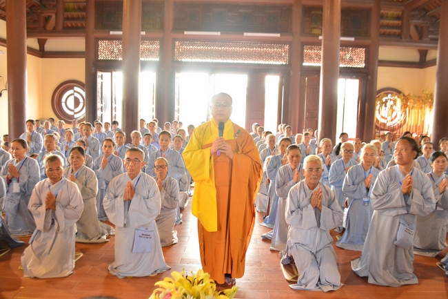 The second cultivation day of three day meditating - reciting the Buddha's name at Tay Khanh Pagoda