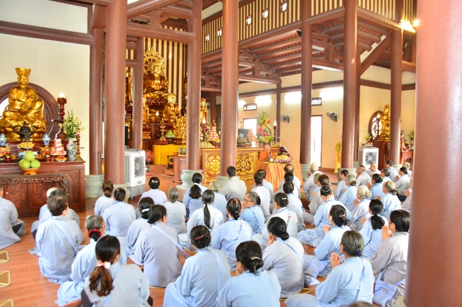 The second cultivation day of three day meditating - reciting the Buddha's name at Tay Khanh Pagoda