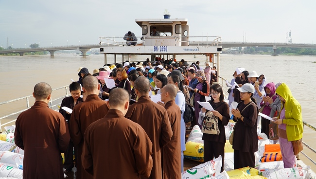 Freeing creatures and Praying for the rebirth in Dong Nai