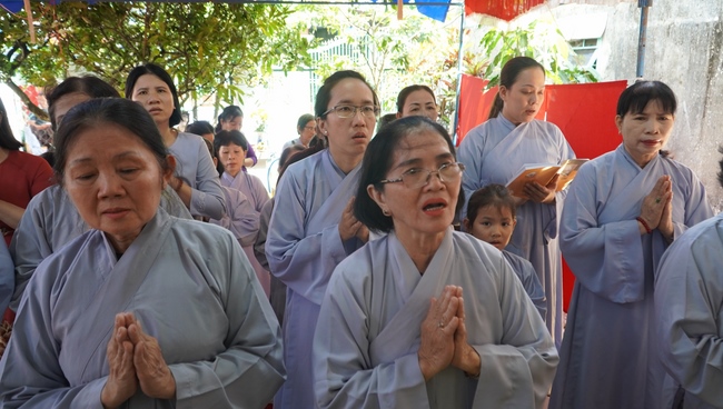 Freeing creatures and Praying for the rebirth in Dong Nai