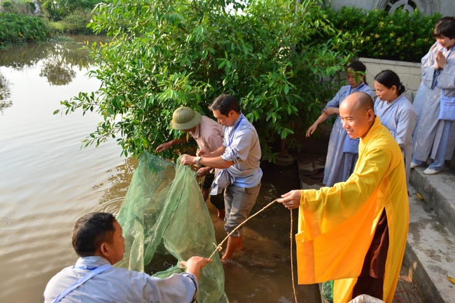 The 3rd day of three day meditating - reciting the Buddha's name at Tay Khanh Pagoda