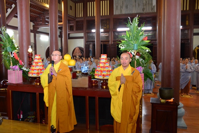 The 3rd day of three day meditating - reciting the Buddha's name at Tay Khanh Pagoda