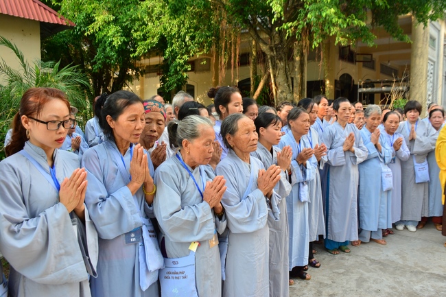 The 3rd day of three day meditating - reciting the Buddha's name at Tay Khanh Pagoda