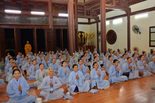 The 3rd day of three day meditating - reciting the Buddha's name at Tay Khanh Pagoda