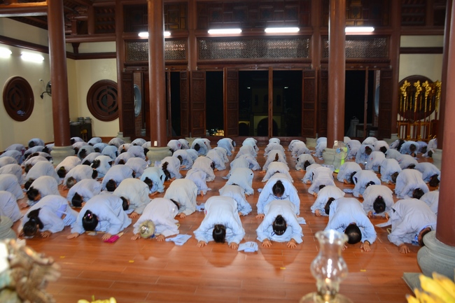 The 3rd day of three day meditating - reciting the Buddha's name at Tay Khanh Pagoda