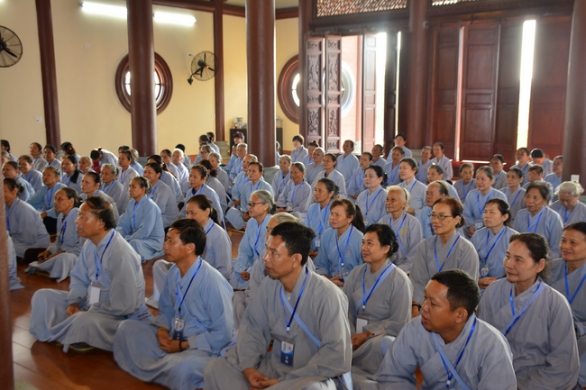 The 3rd day of three day meditating - reciting the Buddha's name at Tay Khanh Pagoda