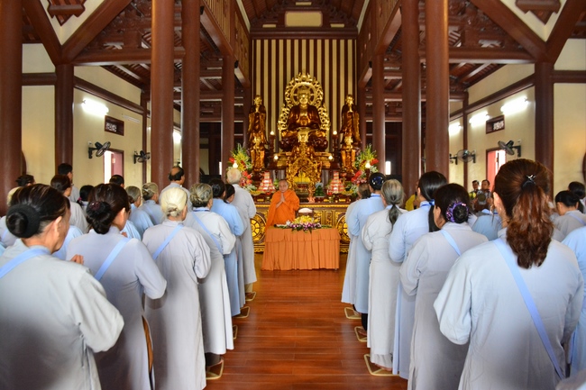 The 3rd day of three day meditating - reciting the Buddha's name at Tay Khanh Pagoda