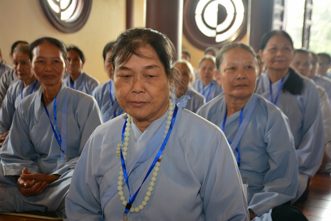 The 3rd day of three day meditating - reciting the Buddha's name at Tay Khanh Pagoda