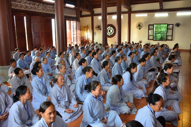 The 3rd day of three day meditating - reciting the Buddha's name at Tay Khanh Pagoda