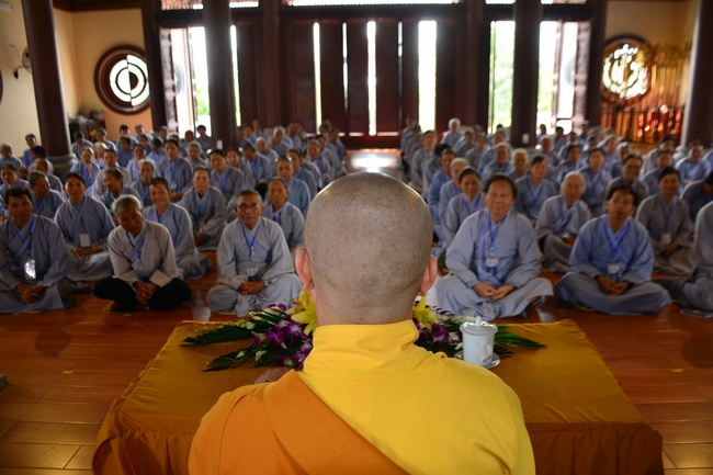The 3rd day of three day meditating - reciting the Buddha's name at Tay Khanh Pagoda