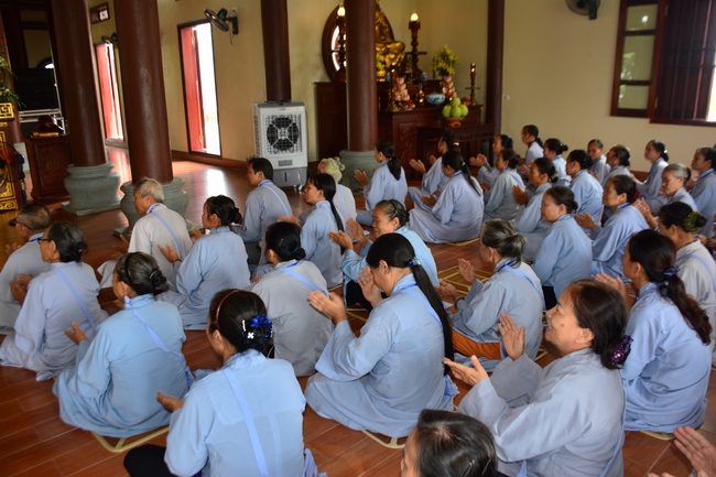 The 3rd day of three day meditating - reciting the Buddha's name at Tay Khanh Pagoda