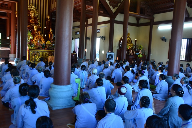 The 3rd day of three day meditating - reciting the Buddha's name at Tay Khanh Pagoda