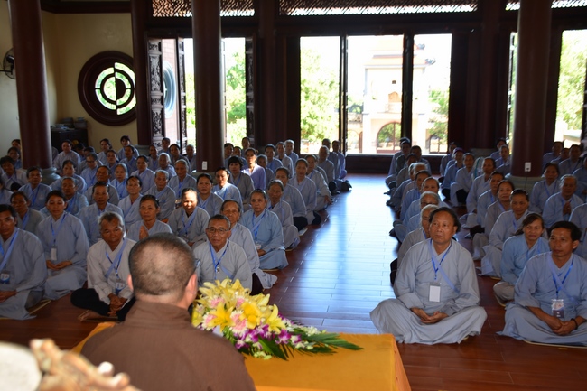 The 3rd day of three day meditating - reciting the Buddha's name at Tay Khanh Pagoda