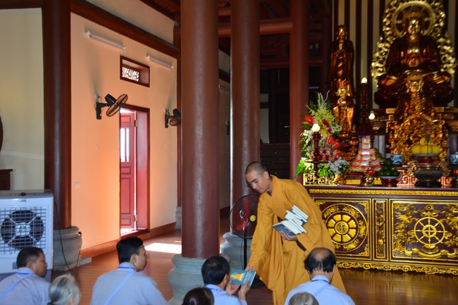 The 3rd day of three day meditating - reciting the Buddha's name at Tay Khanh Pagoda