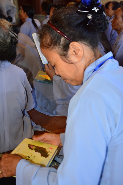 The 3rd day of three day meditating - reciting the Buddha's name at Tay Khanh Pagoda